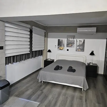 Black & White By Emmelia Group Апартаменты *